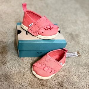 Tiny Tom’s in toddler size 4. Tea Rose with ruffle detail!
